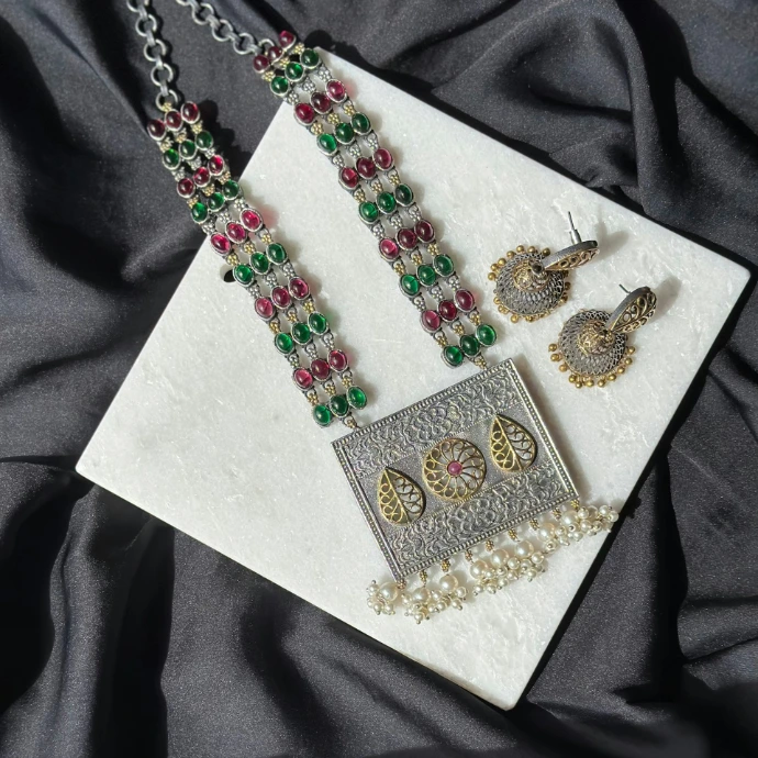 A picture of some jewelry on a table